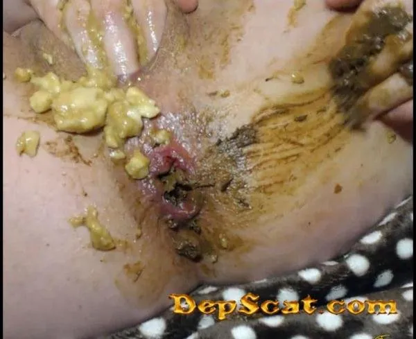 Dirty Happy Banana Barbara - Dirty, Drink Urine, Scat [FullHD 1080p/501 MB] DepScat