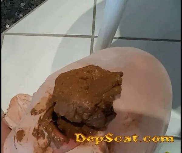 Session with a new shopping slave Beim shoppen in Berlin kacke ich einem Sklaven in den Hals Merida - Berlin Scat [FullHD 1080p/1.09 GiB] DepScat