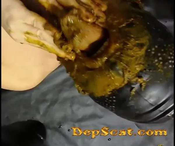 Bizarre Action With Silicone GodessToilet - Big pile, New scat [FullHD 1080p/1.17 GB]