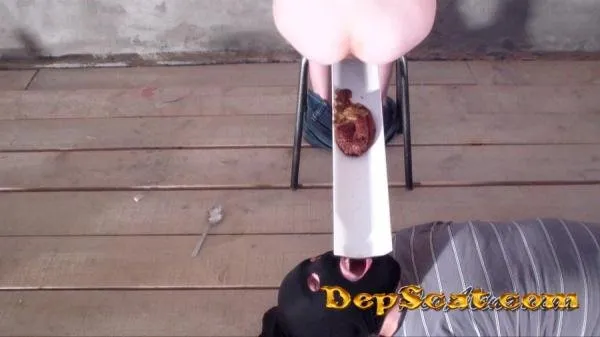 Alina Smelly Pooping After The Capped Fish Pooalina - Scatting Domination / Femdom [HD 720p/430 MB]