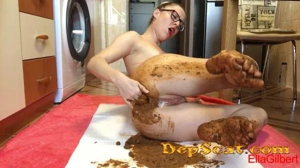 Feet Fetish Skype Show EllaGilbert - Solo Scat, Shitting [HD 720p/635 MB]