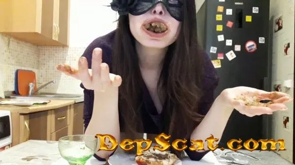 I eat hot dog with shit ScatLina - Scat, Eating, Solo [FullHD 1080p/982 MB]