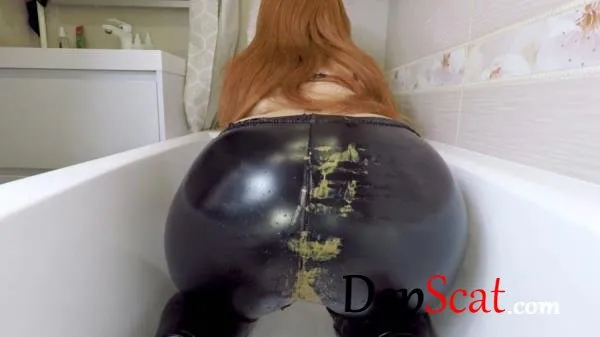 Farts & Shitting in Black Leggings Cleopatra - Extreme, Milf, Solo [UltraHD 2K/1.71 GB]