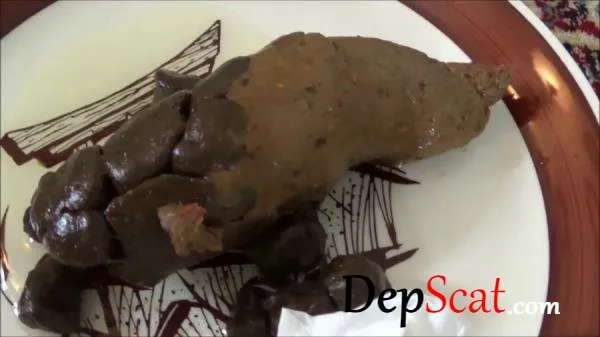 Poop on a Plate Tegan Brooke - Big pile, New [FullHD 1080p/411 MB]