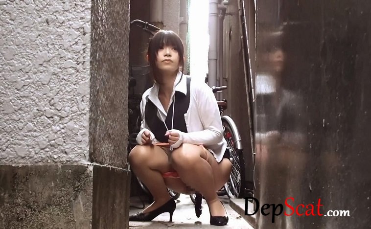 30 Japanese Girls caught pooping on surveillance camera. (HD720p) (スカトロ,Scatting,Copro) BFSO-01 [HD 720p/3.75 GB]