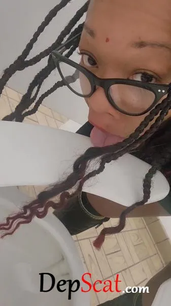 Uni”Ella in public bathrooms UniQueen21 - Poop, Eat [UltraHD 2K/626 MB] DepScat