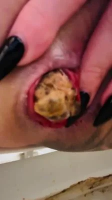 Look at that prolapse! Taylor Nicole - Solo, Big Pile [UltraHD 4K/45.5 MB]