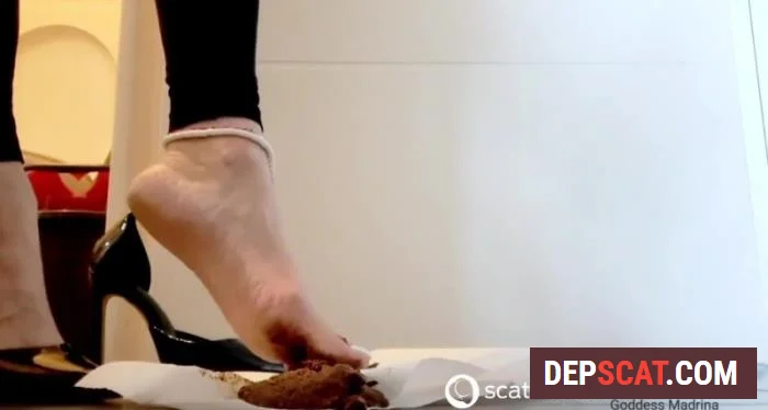 Vidéo de mes pieds remplis de chocolat à l’intérieur de mes talons avec emprise psychologique Goddess Madrina -  [HD 720p/68.35 MB]