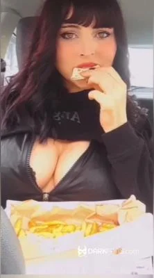 French fry feeding time for slav Domina Marbella - Solo, Toilet Slavery [UltraHD 2K/137 MB]