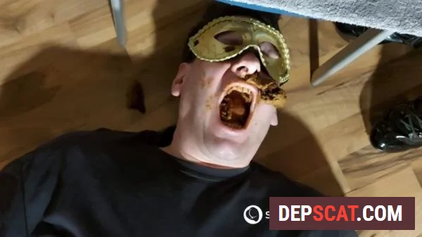 Scheißefresser Nr 3 wird richtig mit Scat abgefullt Mistress Luciana - Germany, Scat [HD 720p/165 MB]