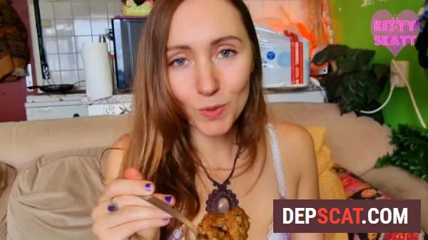 POV Cook And Feed Kitty Skatt - Solo, Defecation [FullHD 1080p/1.81 GB]
