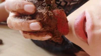 Strawberry Avalanche Sabrina Dacos - Defecation, Solo [FullHD 1080p/164 MB]