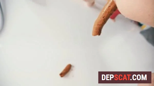 Piss'n Poo In Bathtube Mia Skye aka MiaRoxxx - Germany, Dirty Anal [HD 720p/6.82 MB]