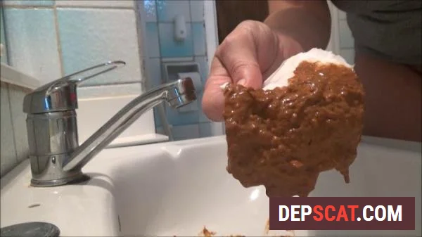 Huge Diarrhea In Sink Mistress Roberta - Fetish, Romanian [SD/228 MB]