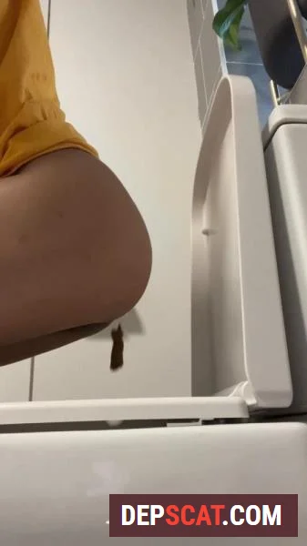 Solo Scat Performance: Ella Dearest's UK Defecation and Pissing XXX