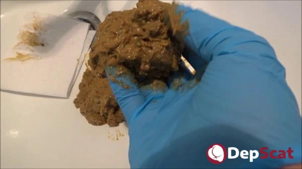 Download Fetish Fantasy with Mistress Roberta in SD [409 MB] DepScat.com