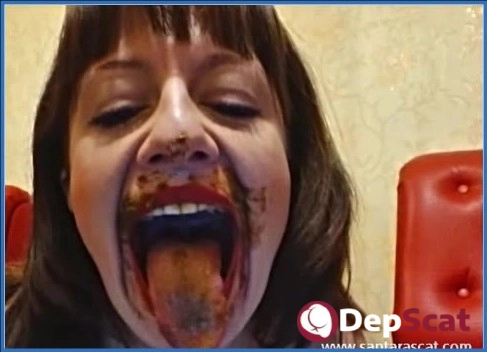 Download Santara's Scat and Pee Fetish Play – Dirty Secretary in Netherlands DepScat.com