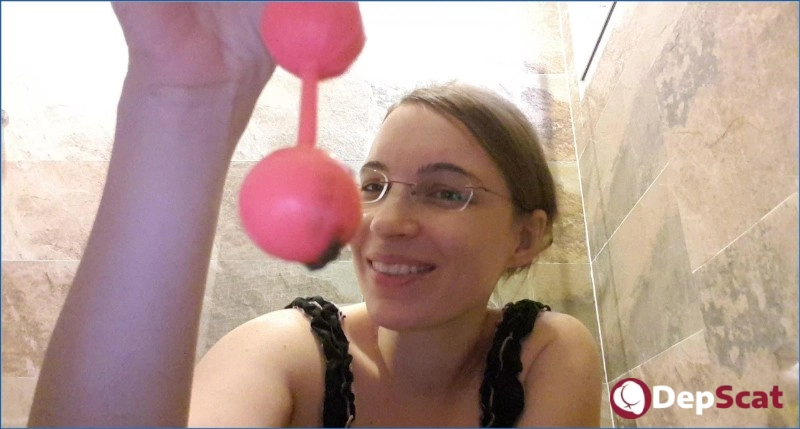 LittleMissKinky's Scat and Smearing Show in UltraHD 4K