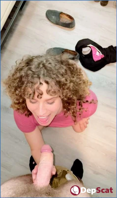 VibeWithMolly's Public Pee Fetish and Scat Play in FullHD