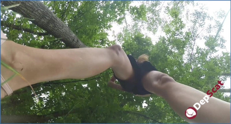 Sarah - Shitting - FullHD 1080p