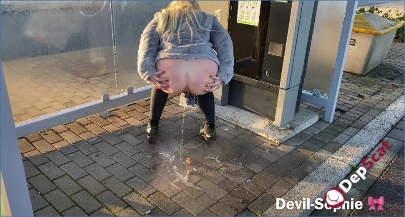 Devil Sophie - Scat, Pissing - Germany - UltraHD 4K Quality