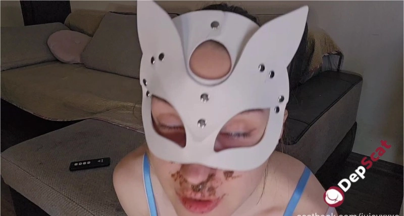 Juicy XXXO Intense Pissing and Big Toys in Full HD