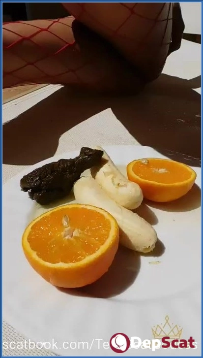 TeenScatGodess Delivers Intense Pissing Performance in Shitty Fruitbowl USA