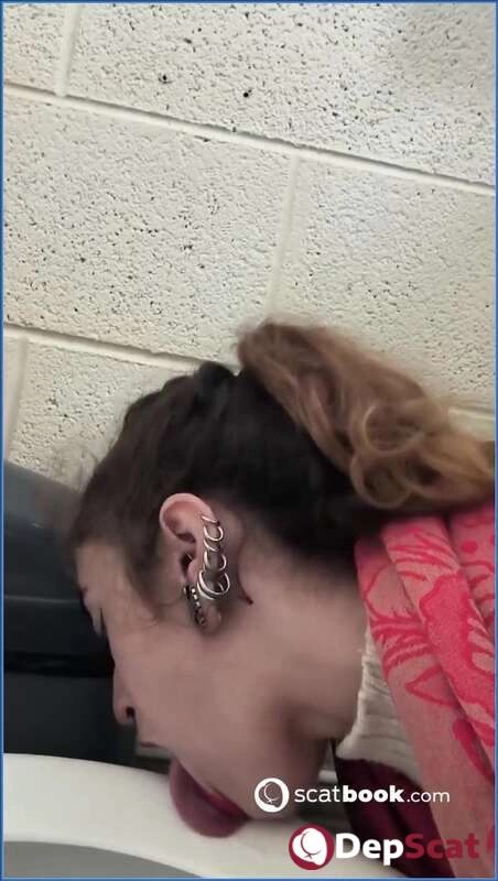 Download Malafalda's Brutal Puke Foodplay Performance in HD 720p DepScat.com