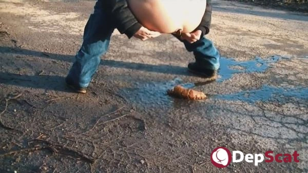 Mia Skye in German Pooping Fetish HD Video