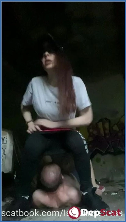 Public Piss for slut - Scat, Pissing - SiteRip (6.79 MB)