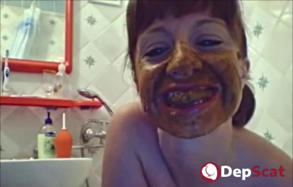 Santara Scat Solo Pooping in Bathtub - Milf Amateur Video