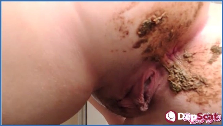 Download USA- Goddess Ryan- Smeared Poo Ass- Ryan Farts Extreme, American Scat- SD DepScat.com