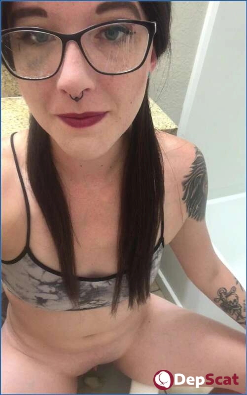 Ellie Shae Scat XXX: Intimate Toilet Play - FullHD 1080p