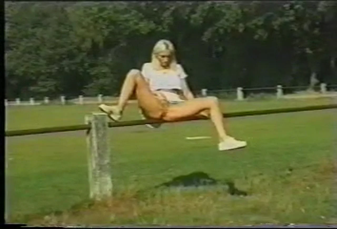 Ana Didovic In A Dutch Solo Poop Scat Video Clip