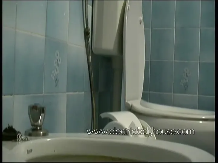 Dutch Solo Poop Clip Made For Electric Lady House