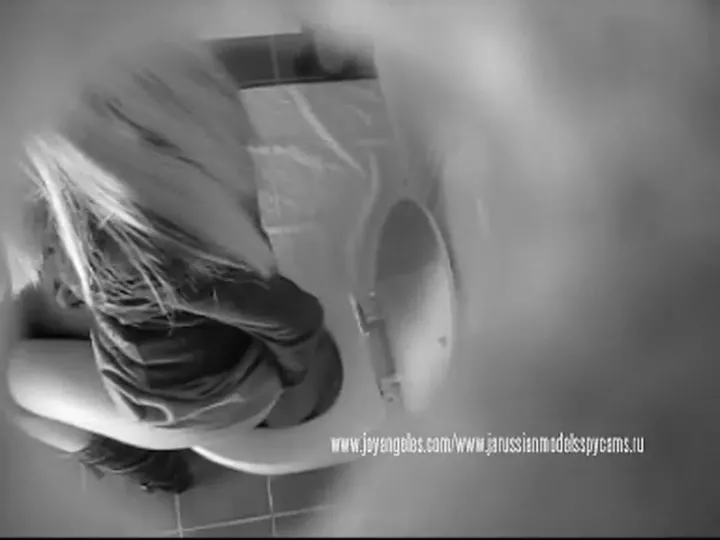 Joyangeles Hidden Cam Amateur Toilet Poop Clip 2009